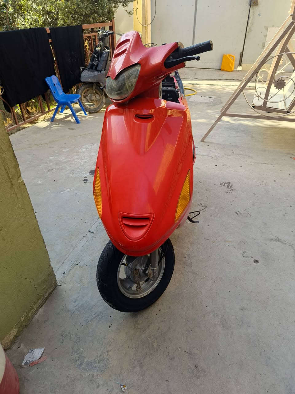 سلام عليكم 
فراشه للبيع
ما بيها برغي نقص كلشي شغال بيها نكره سلف اشاير لايت أمامي تايرات جدد دبل خلفي جديد رقمي ***********
سعر 450الف وبيها مجال حك الجيه 
فقط العداد مال السرعه ما يشتغل يرادله تبديل سيم 
🤍🤍
