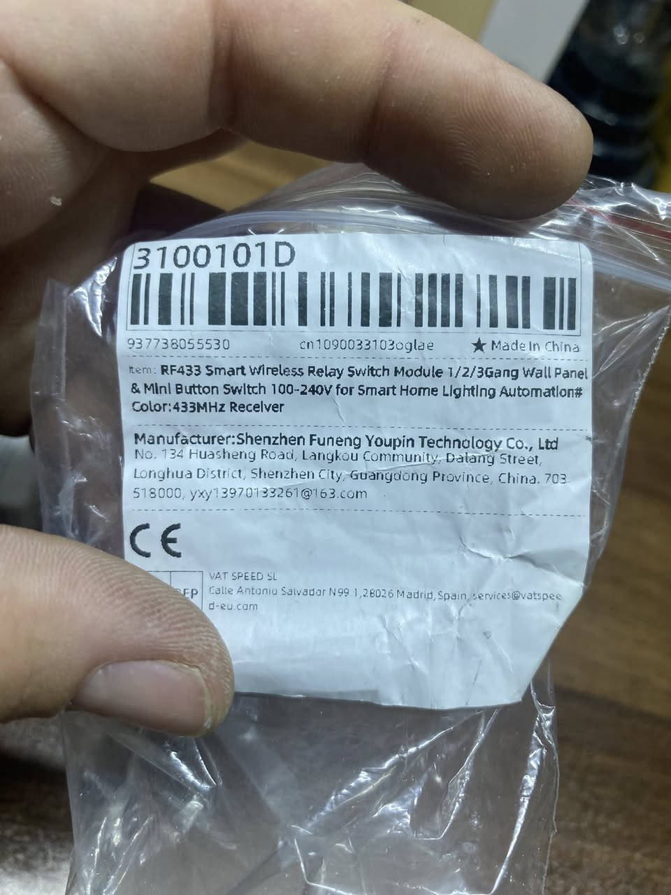 4 قطع بدون ريموت
السعر 15 الف كلهم 
هذا الجهاز هو مستقبل مفتاح لاسلكي ذكي (RF433 Switch) يُستخدم للتحكم في تشغيل وإطفاء الإضاءة والأجهزة الكهربائية عن بعد [1].يعمل الجهاز كـ "مرحل" (Relay) يتم تركيبه داخل الجدار خلف المفتاح التقليدي أو بالقرب من وحدة الإضاءة، ويتيح لك التحكم بالإنارة باستخدام ريموت كنترول أو مفاتيح لاسلكية تعمل بتردد 433 ميجاهرتز 
توصيل جميع المحافضات 5 الاف
#ابوهاجرامزون


**إذا كنت صاحب هذا الإعلان وتريد حذفه لأي سبب، رجاءا أرسل رسالة إلى الدعم الفني**