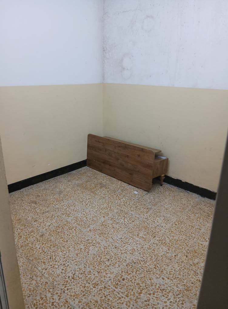 شقه للايجار في الموصل حي السكر قرب مستشفى الخنساء 
غرفتين نوم هول صحيات مطبخ 
سعر للايجار 225 الف
***********/***********
