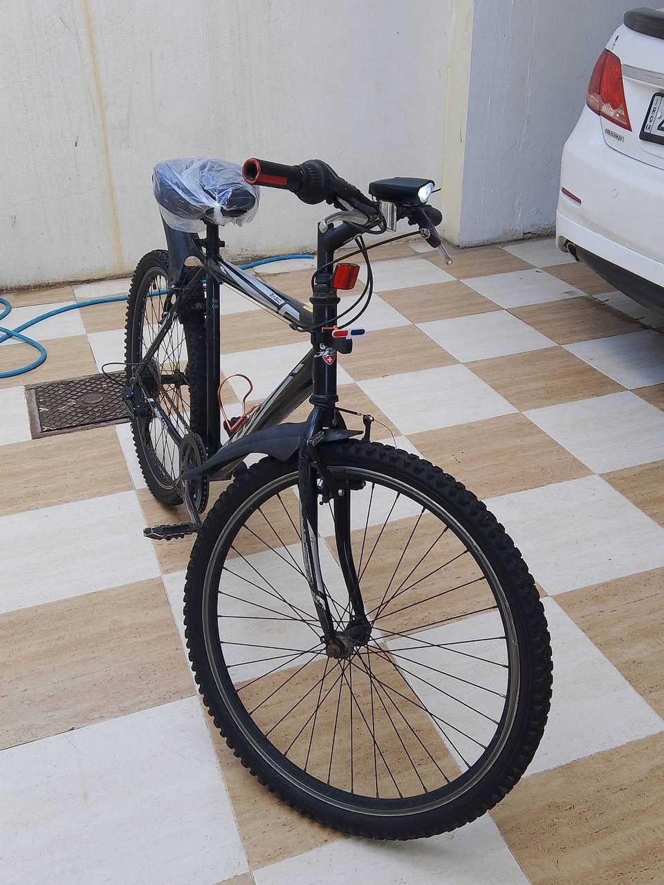 السلام 🚦عليكم للبيع 🚥 بايسكل الماني ⚡ جديد وجاهز 🇩🇪 كير وبريكات كله شغال+تايرات جدد☄️سعر 85الف وبيه مجال 🚴🏻 رقم الاتصال ***********
