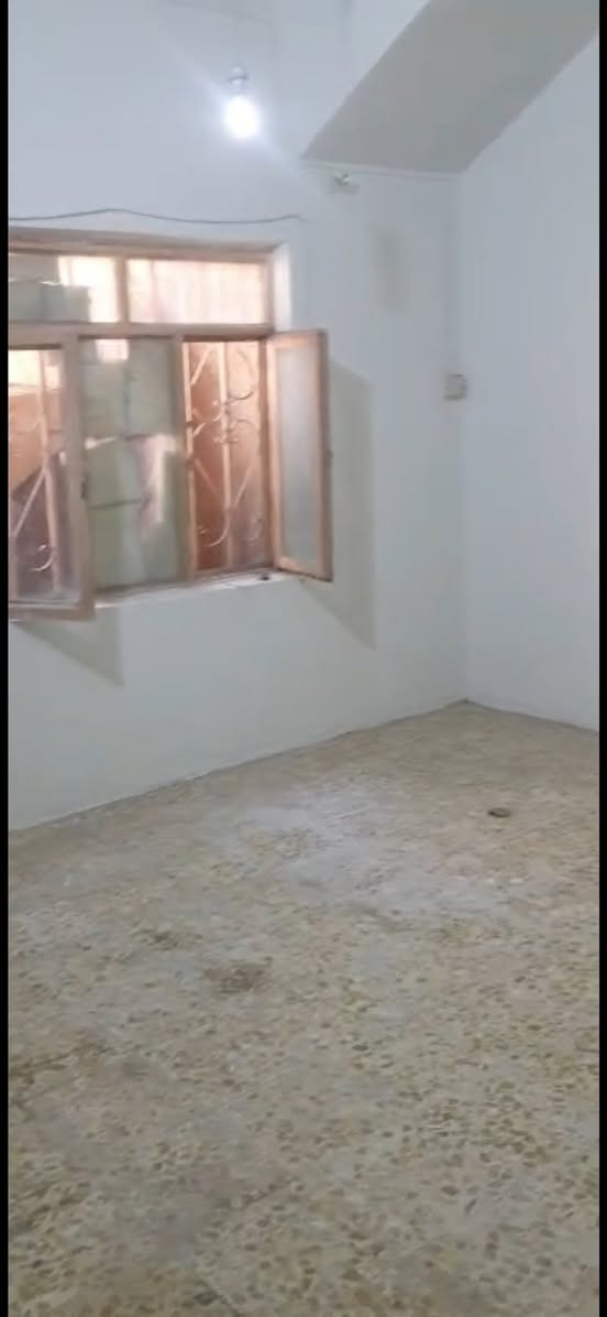 للايجــار بيت البصرة القديمه موقع ممتاز
غرفتين صاله مطبخ صحيات كراج حديقه
اجار500 📞 *********** 📞
