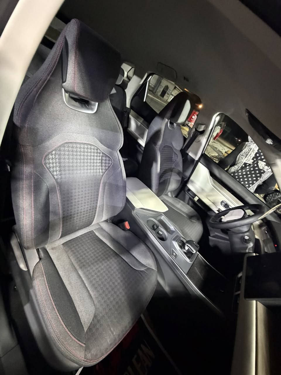 سلام عليكم
جيتور  نص موصفات مكفوله كفاله عام 
سياره جديد حالها حال زيرو ماشي الفين حال زيرو 
مكان سياره بغداد  ضمان على الكير المحرك ١٠ سنوات 
***********
