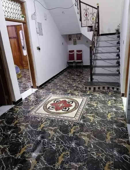 دار للبيع..مكان الراشدية حي السلام..
عبور مشروع المراسمة فرع جامع الرقيب..
(مساحة 200م كامل من كلشي بناء حديث عقد 25 )
تبليط +مجاري طابق واحد غرفتين نوم وصالة وحمام داخلي +غربي حولي بيتونه ع طول الواجهة تصير غرفة ثالثة بس يحتاج قاطع  صحيات خارجية+ مطبخ طرمة كراج سيارة وحديقة صغيرة ..للأستفسار أكثر الأتصال ع الرقم بي واتساب ***********...سعر 105مليون
