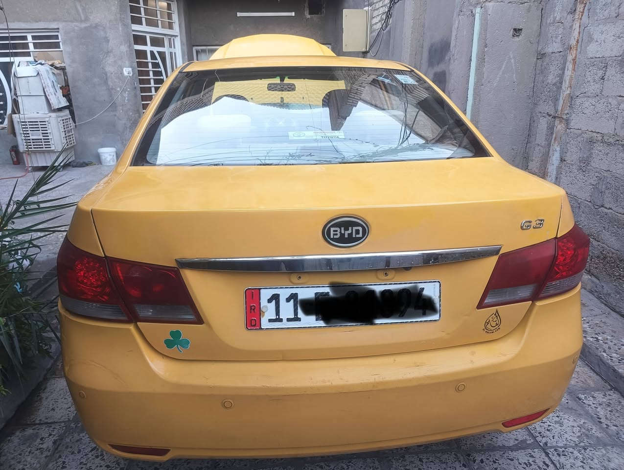 السلام عليكم .. بي واي دي جي 3 گيرعادي بسمي بغداد الرقم الجديد مكينه جديده وگير وكلچ نظيف تبريد وتدفئه وتخم تاير جديد كهربائيات كلها شغاله مراوح كوري بدون ضربه وصبغ ماعدا الهلالات وبارد باب العبري فلنجات ودسكات جدد وغرفه كلش نظيفه دوشمه تركي جديده شاشه وكامره دواره... وجامه اماميه جديده.السياره جاهزه مال جناي  مكاني بغداد حي أور والسعر 54 وبيها مجال بسيط ت ***********
