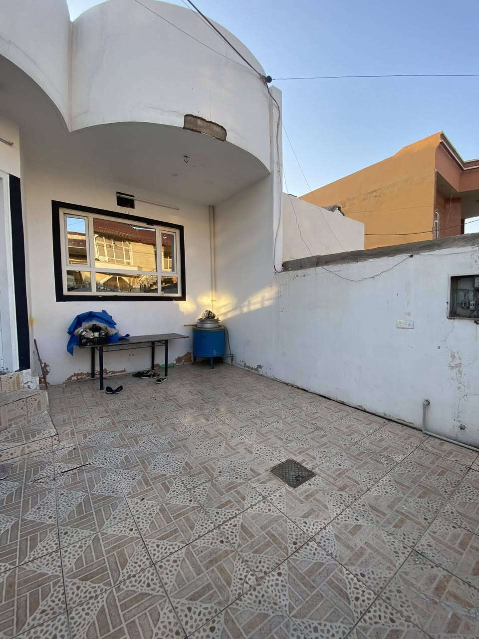 بیت للبیع 200متر 
#موقع کرکوک 16اب 
#مکونات هول مطبخ اسقبال غرفتین نوم صحیات خارجی و داخلی بیتونە
 #سعر 75وبیا مجال
***********
