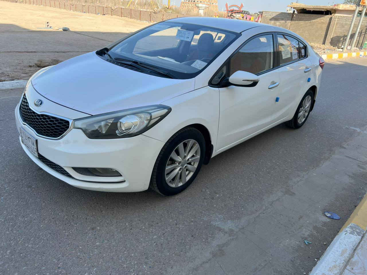 السلام عليكم 
كيا سيراتو 2016 خليجي مكفوله كفاله عامه ضربه وصبغ وتبديل وفتح وبارد رقم ذي قار تحويل سنويه جديدة موصفات نص فول محرك 1600 دوش 
محرك كير حداديه تبريد كله مكفول جاهزه مابيها اي نقص 
السعر 135  وبيها مجال الشراي يتصل وبلخدمه
*********** مكان السيارة ناصريه مركز
