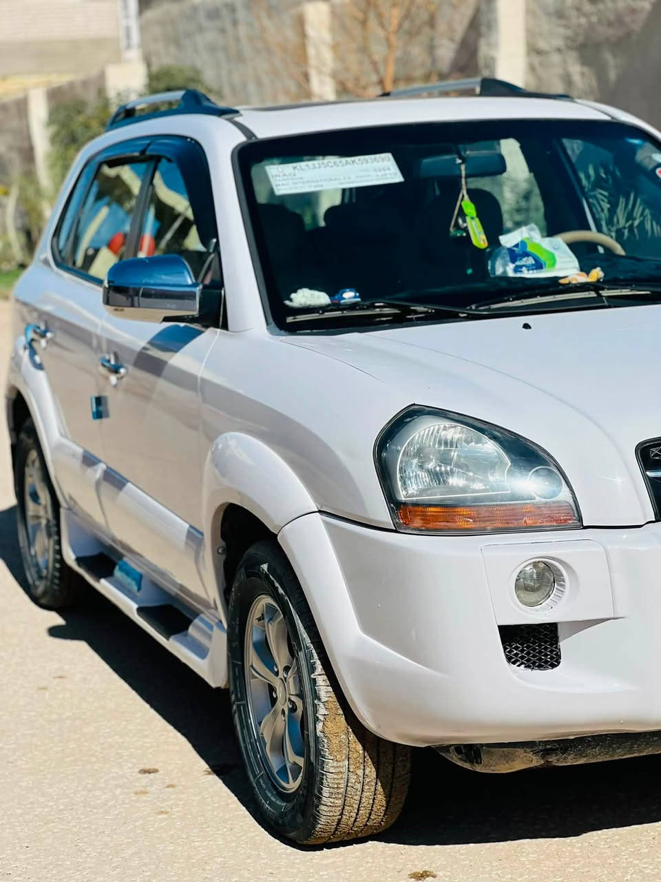 🚙 ** Tucson ** 🚙 
 توكسان  موديل ٢٠١٠ للبيع
فول مواصفات ١/١
مواصفات و معلومات السياره 
١-بانوراما
٢-بصمه  تشغيل  عدد ٢
٣- تشغيل عن بعد 
٤- رقم سليمانية 
٥-سنوية نافذه  ٣ ونص سنه  تقريباً
٦- وكالة  عامة
٧-كفالة كير ومحرك
٨- كفاله عامة للسيارة١٠٠/١٠٠ لايوجد 
حادث او ضرر  
٩-حداديه جديده نضافه  ٩٥/١٠٠
١٠- شاشه اندرويد 
١١- ماشيه تقريباً ١٤٧ الف
وباقي التفاصيل موجوده في
السونار للحاب يطلع يتفضل واتساب 
للستفسار الاتصال على الرقم
***********
العنوان 
النجف الاشرف - الكوفة
