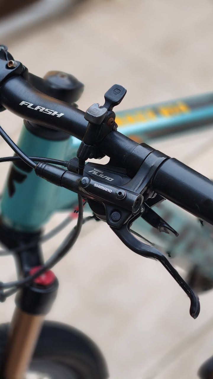 السلام عليكم
بايسكل جبلي ماركه FLASH
بطيخة صوت طرب عالي
سستم شيمانو ديور ياباني 10 سبيد
بريكات هايدروليك Shimano mt200
عگرب و شفتر ديور Shimano deore 
دبلات هوائيه ماركه bolany
السعر 425 الف
مكاني بصرة 
***********
