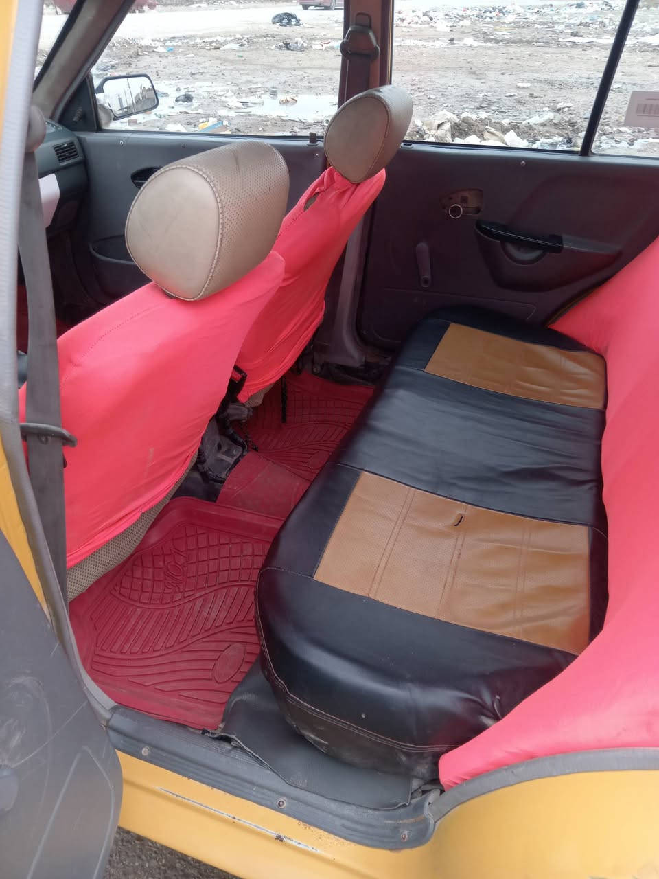 سلام عليكم سايبه (11) مصفره هيئه وغرامات رقم نكليزي تحويل ثاني يوم سياره مكفوله شاصي وكشر كفاله عامه بس بيها بخار بلمكينه رقم الهاتف اعنوان حله محاويل  (***********)
