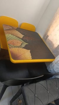 طاولة طعام • ٤ كراسي • نظيف جداً