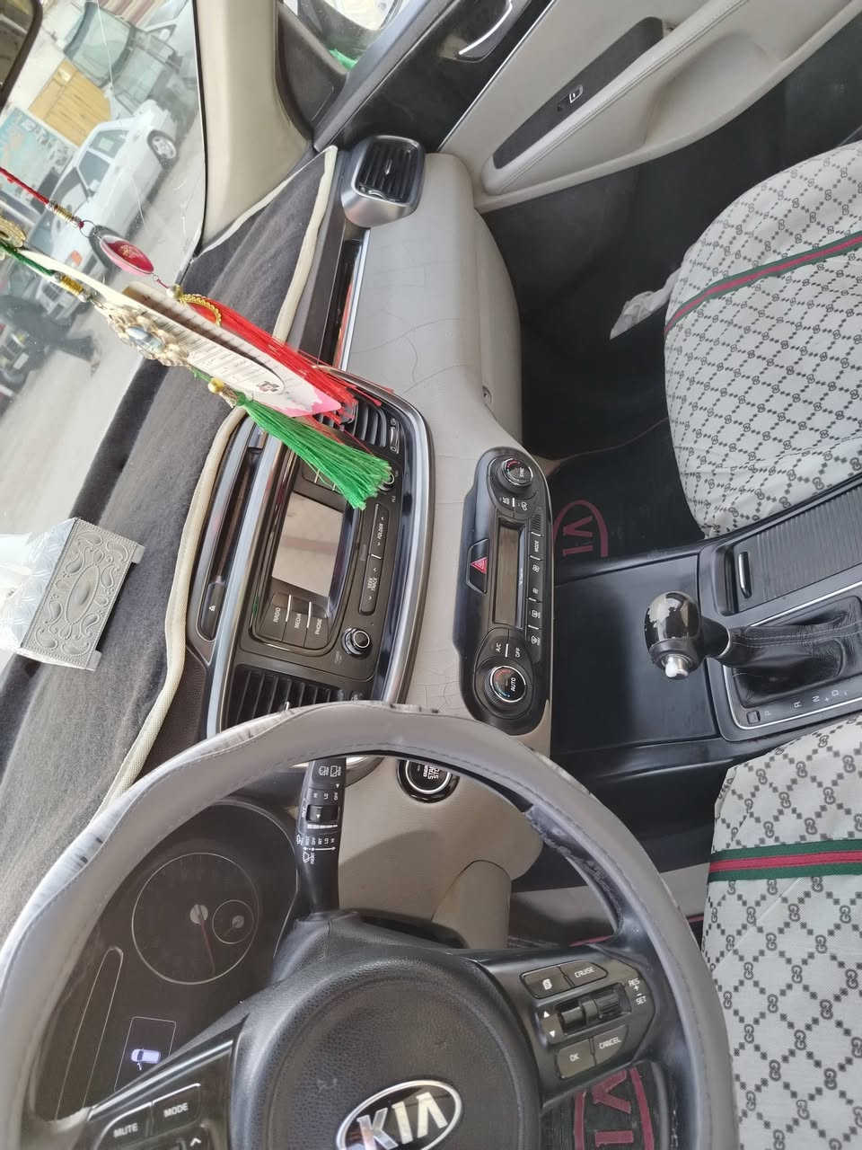 سلام عليكم
سورنتو 16 خليجي 6 سلندر 
7 راكب بيه جاملغ خلفي وجنطه ضرر خفيف 
العنوان الرميثه صيطره العارضيات 
للستفسار ***********
سنويه لل 28
السعر 160 وبيه مجال حك الجيه
