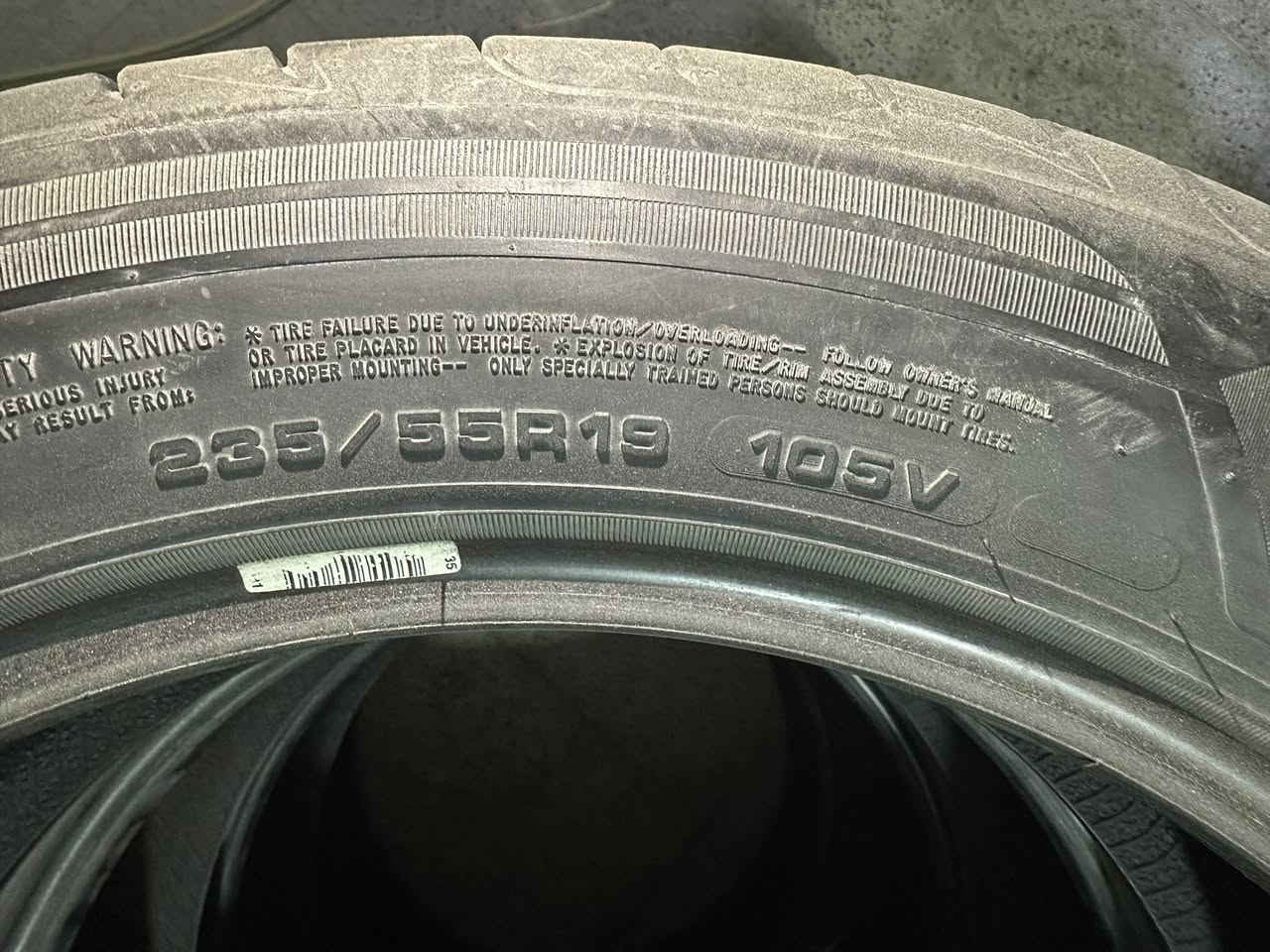 تخم تايرات سورنتو بلادي
تخم تاير سورنتو مالها البلادي ونقشتة مثل ما موضحة وتفاصيلة وحجمة وسنة الصنع موجودة بالصور
مكاني البصرة
للتواصل ***********
