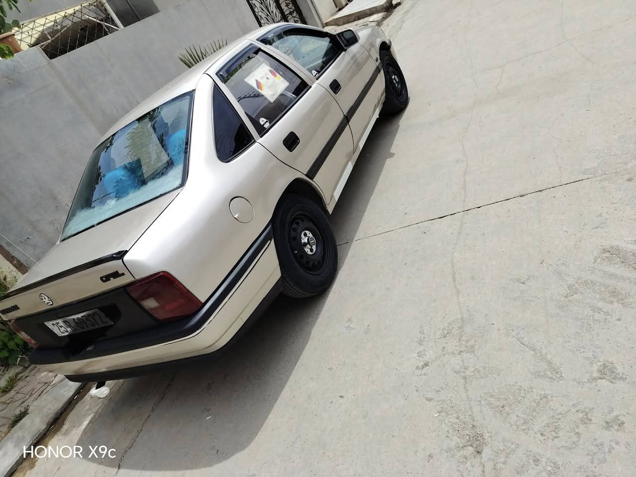 سلام عليكم للبيع أوبل فكترا موديل 1991قفل مركزي سقف سلايت حجم 16 قايش عريض دفتر بانزين رقم كركوك دولي  سنويه لغايه 2031 جديدصبغ جماليه بدون ضرر كهربائي كامل من دعاميه لدعاميه تايرات بطانين صاج جديده سعر 42 وبي مجال بصيط عنوان كركوك رقم الهاتف ***********
