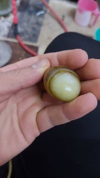 عندي هذني الاحجار للبيع صراحة اني ما اعرف بيهن قيم واشتري مكاني بغداد ...