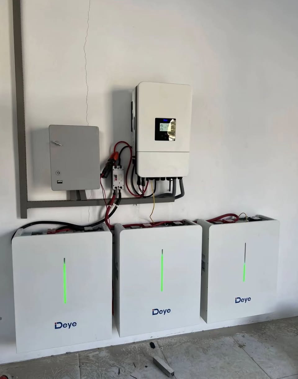 قمة الاستقرار.. عندما تجتمع قوة العاكس مع ذكاء البطاريات! 🔋
لكل من يبحث عن منظومة طاقة شمسية تعيش العمر وتتحمل أقوى الأحمال بدون أي تراجع بكفاءة التشغيل.

نتشرف بمشاركتكم لقطات من أحدث مواقع عملنا، حيث تم التأسيس بأعلى المعايير الهندسية:

 نظام مدمج ومتوافق 100%: استخدام انفيرتر Deye الذكي مع بطاريات ليثيوم Deye المتطورة لتأمين أعلى سرعة استجابة وتوافق تام في إدارة الطاقة.

 تأسيس نظيف وآمن: ترتيب الأسلاك داخل دكتات الحماية مع بورد قواطع متكامل لعزل وحماية المنظومة بالكامل.

 هياكل حديدية متينة: تثبيت الألواح بزوايا هندسية مدروسة لمقاومة الرياح والظروف الجوية وضمان أعلى إنتاجية من أشعة الشمس.

مع شركة هيثم الخفاجي، أنت تستثمر في نظام طاقة مستدام، آمن، ومبني ليدوم.

📞 لتصميم منظومتك الخاصة والاستفسار: ***********

🚚 نصلكم ونلبي احتياجاتكم في كافة محافظات العراق.
💡 شركة هيثم الخفاجي لأنظمة الطاقة الشمسية - تحت إدارة وإشراف المهندس هيثم الخفاجي

#الطاقةالشمسية #العراق #لايك #منظومات #كهرباء #solarenergy #solar #الكهرباء #متابعة
