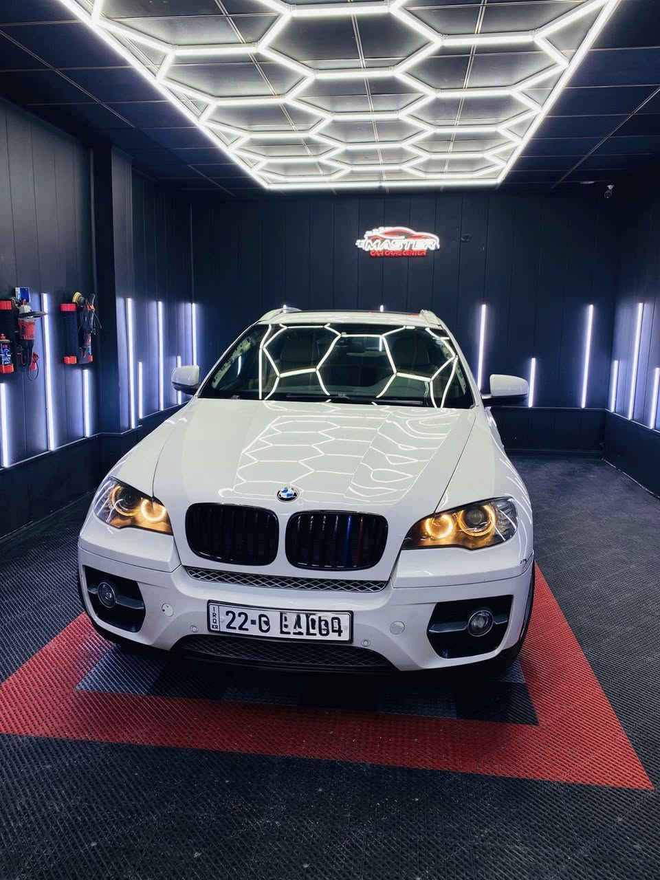 السلام عليكم
للبيع 

BMW X6 2010 35i

خليجية بدون حادث او صبغ او تبديل (بيها بارد قليل) 

بصمة تشغيل وبصمة ابواب + دخول ذكي

دفع رباعي

داخل جلد بيج نظيف جدا

مقاعد الامامية كهرباء+ مساج 

شاشة كبيرة + dvd + cd changer+ AUX+ Bluetooth

مرايا شفط معتمة

صندوق كهرباء

تحكم ستيرن

Active steering (اكتف ستيرن نصف فرة ) 

لايت زنون داينمك 

فتحة سقف

حدادية ممتازة

محرك + كير + كهربائيات+ تبريد  نظيفة وجاهزة + صيانة كاملة لجميع اجزاء السيارة الاستهلاكية 

رقم اربيل الجديد هزة وسنوية جديدة بإسمي

مكان السيارة بابل

السعر 175 

***********
