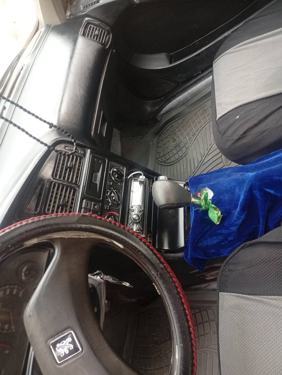 سلام عليكم بيجو روا للبيع كير محرك مكفول  نوع المحرك تيوته بعد معروف محور اوتوماتيك رقم نجف تحويل مباشر السعر 20ورقه وبيهه مجال قليل سياره شغل وطلع وين متريد ***********
