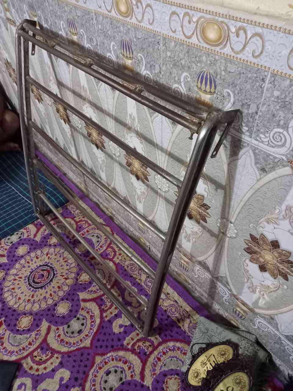 سيبايه تفصال مال بغداد للبيع المكان البصره السعر ستين الف وبيها مجال رقم الهاتف ***********
