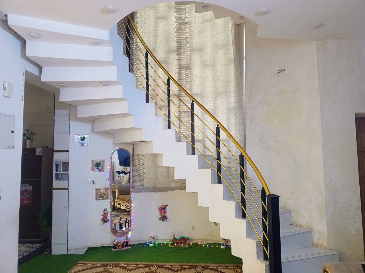 بيت البيع مساحه 150 واجه 7 ونص ونزال 20 شارع 15 مستقبلن تجاري
العنوان قرب معسكر البلديات موقع ممتاز
الاليات التبليط جاي تشتغل تقص بشوارع
البيت يحتوي عله ستقبال صاله مطبخ 
4 غرف نوم وحده منهن سويد
حمامات 2 كبار.
تواليت خارجيه
رقم الهاتف
***********
