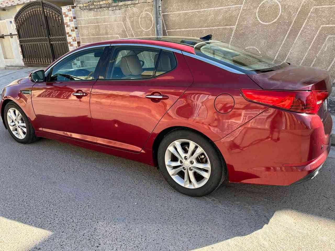 كيا اوبتما موديل 2012 رقم بغداد بسمي وارد امريكي حادثها جاملغ الامامي الايمن وجاملغ الخلفي الايمن بدون دواخل ومصبوغه عام فول مواصفات محرك GDI و كير نضيفات خير من الله وصدرها زين وملاحظه بيها اثر جراد ب البنيد  + قبق الجنطه . 
سعرها 87 ورقه وبيها مجال ان شاء الله 
السكن بغداد البياع 
الاستفسار على الارقام 
***********
***********
