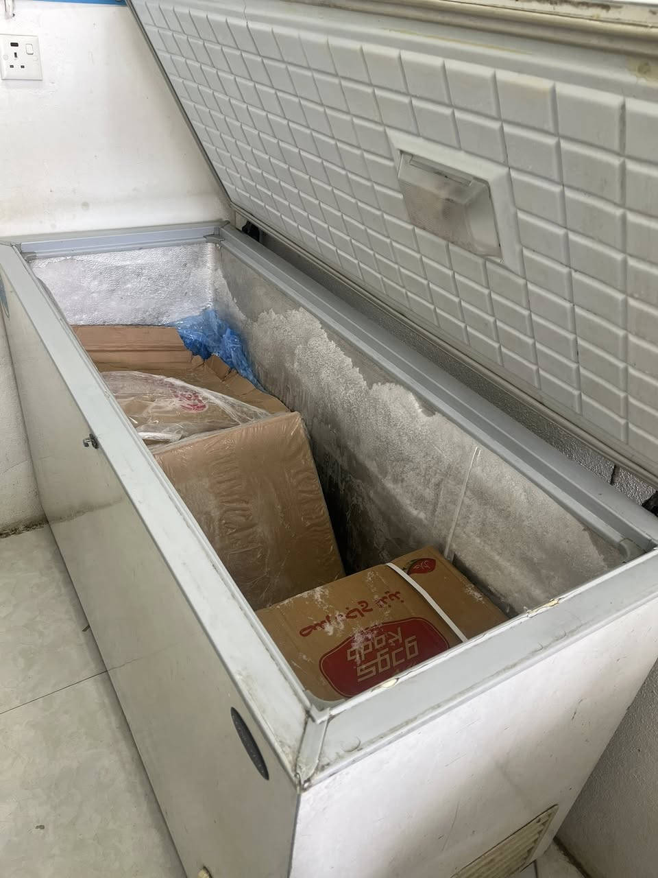 ئەم مجەمیدە کۆنکۆرتەمان هەیە بۆ فرۆشتن بێ حەیبە و ماتۆڕو غازی شەریکەی لەسەرە  145   سانتیم درێژە نرخی 140 هەزارە شوێن ڕانیە موبایل  (***********) (***********)
