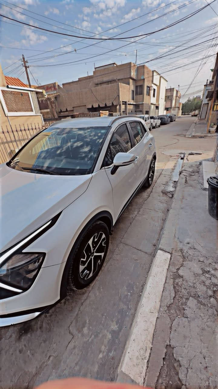 إسلام وعليكم سبورتج 2024السياره مكفوله على وضع الشركه فول عدا الفتحه ماشيه 27الف بيها بس رصعه بسيطه بل دعاميه خليجيه السياره بانزين $218وبيها مجال 
***********
