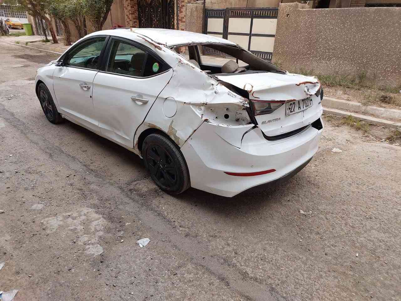 الانتره للبيع موديل 18 رقم ذي قار انكليزي سياره شغاله وتمشي ابيع ع حادثه السعر 65 الاستفسار ع *********** مكان بغداد مشتل
