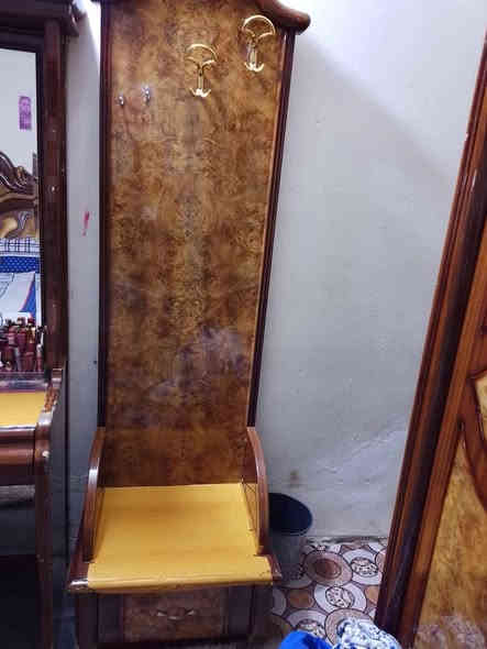 غرفة نوم للبيع مستعملة خمس قطع ماليزي بيها اضرار بسيطة سعر ٢٥٠ قفل مكاني بغداد حي النصر *********** Colombo
