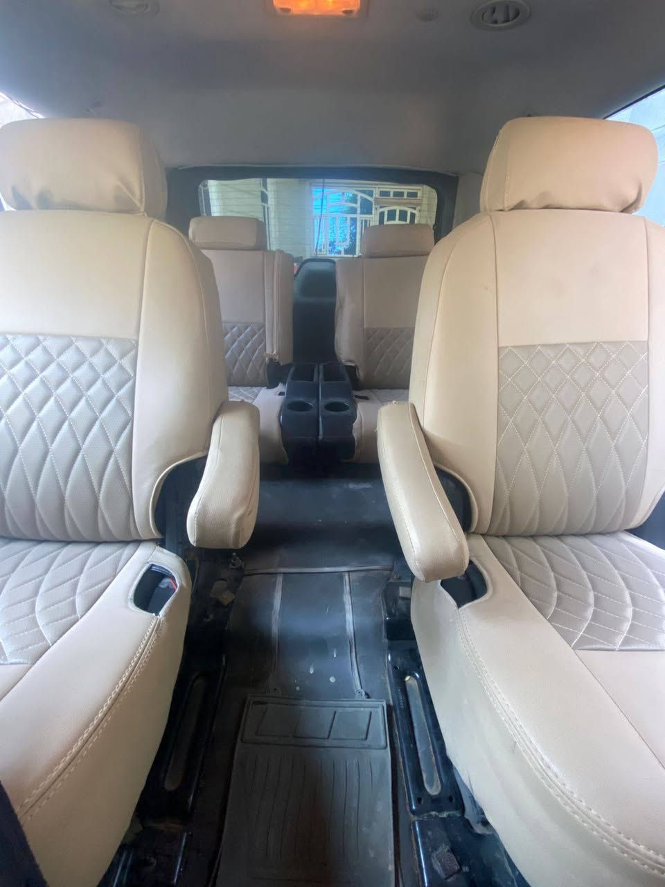 تاهو 2007 … LT
كفاله  من السرقة والانتربول 
محرك 5300
بيه كصه قماره
فول عدا الفتحة
بيها منضومه غاز بمكان السبير 
ويل وتخم تاير جديد 
تبريد شغال 
تبريد 3 قطع 
تحكم ستيرن 
صندوق كهربائي 
كشنات كهرباء 
كشنات VIP 
مري جانبيات كهرباء 
اشاير ترحيب قفل وفتح 
رادار خلفي 
كامرة خلفية
متوجهة اربيل الإنكليزي
السعر ٦٠ وبيه مجال
***********
