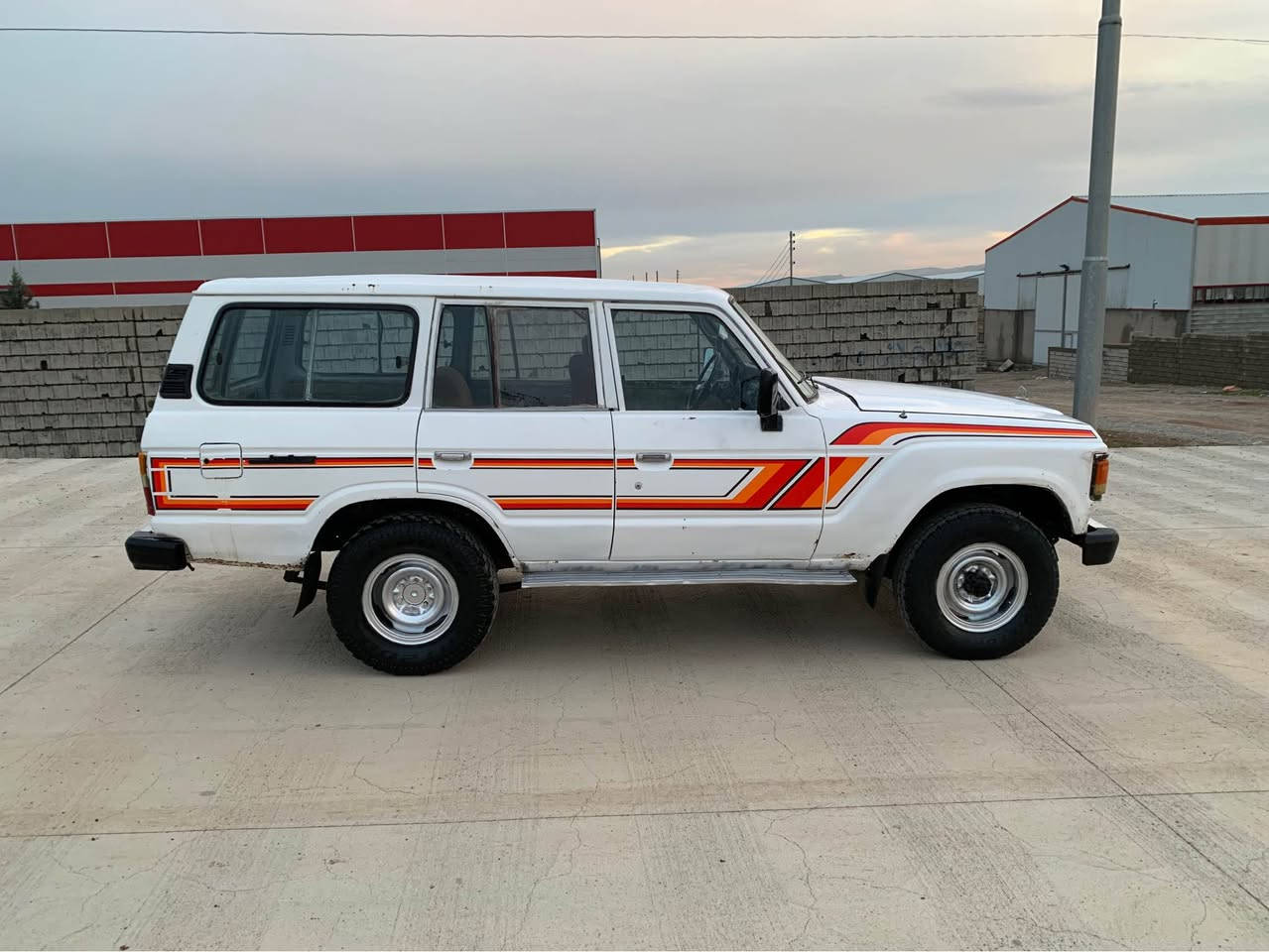 16گەڵاتویتالاندکرۆزەرمۆدیل82مەکینە 2ئیڤ 5گیر پیشدیسک جکنیت مەکینەوگیروئەکسل بەشەرت دەبڵ ئەکسل قورسو سوکی ئیشدەکات دەعمو وەرکەڕاوی نیە   تەقەورەقەی بەشەرت کارەبای زۆرمەزبوتە سعری 16گەڵا ژم ***********  ***********شوین پیرەمەگرون السليمانية, العراق
