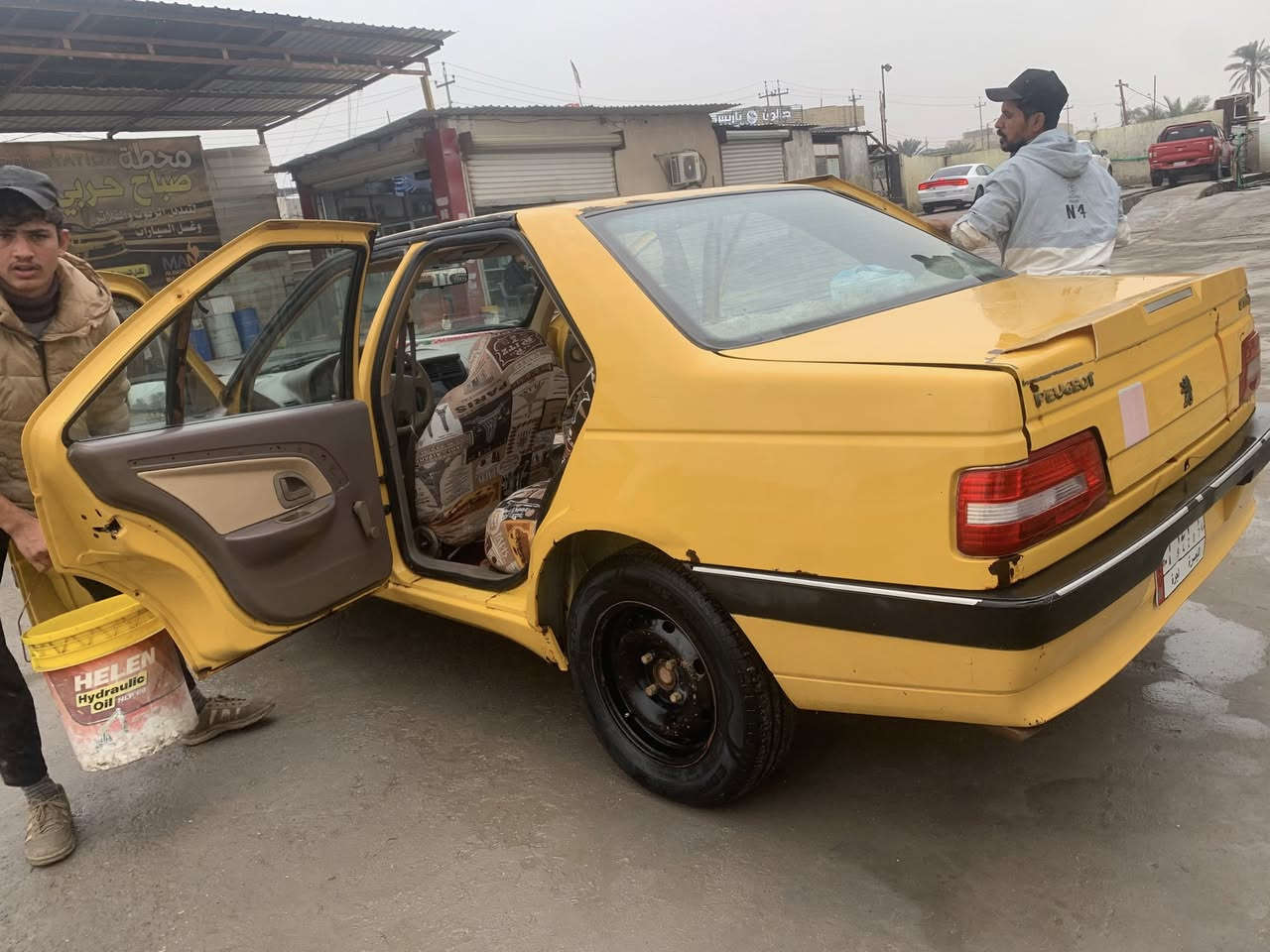 سلام عليكم بيجو 405 موديل 2016 سياره سنويه منتهيه من2022 راعي سياره أريد تحول  مكانه البصره سياره حلوه مكينه كير دواخل بس بدي بيه خياس قليل 
السعر 30$ بيها مجال حك جيه 
#المكان_البصره_شط_العرب
موجود واتساب ***********
