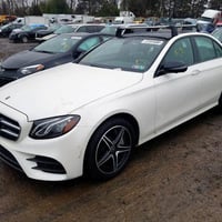 مارسيدس e300. 2019  وارد امريكي ضربه خلفيه خفيفه جداً   ماشيه ٢٥ الف م...