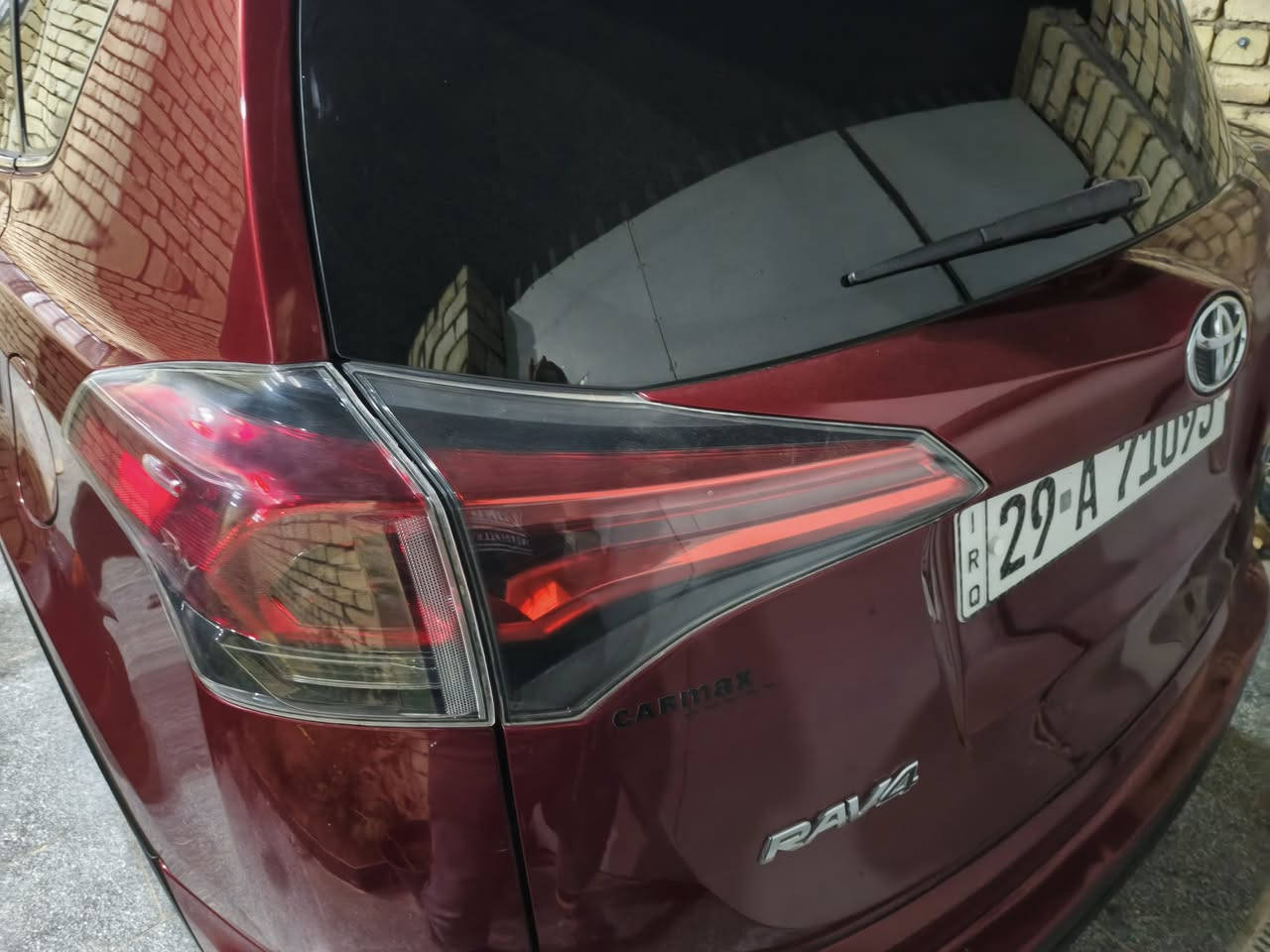 السلام عليكم للبيع رافور موديل 2018 رقمها  واسط دولي موجودة بالكوت ضررها جاملغ وبنيد كير at  السعر 165 للتواصل  *********** واتساب
