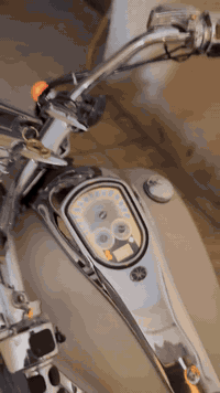 السلام عليكم اخوان دراجة ياماها رود لاينر 1900cc
الدراجة مثل ما واضح بلصور كدامكم الحادث مالتها تانكي فقط مبدل بواحد جديد مديل الدراجة 2008 الدراجة بدون اوراق فقط مكاتبة مكانها البصرة للبيع فقط وسعرها 65 ورقة وبيها مجال كلش بسيط الجاد بلشراء يتصل على هذا الرقم ***********
