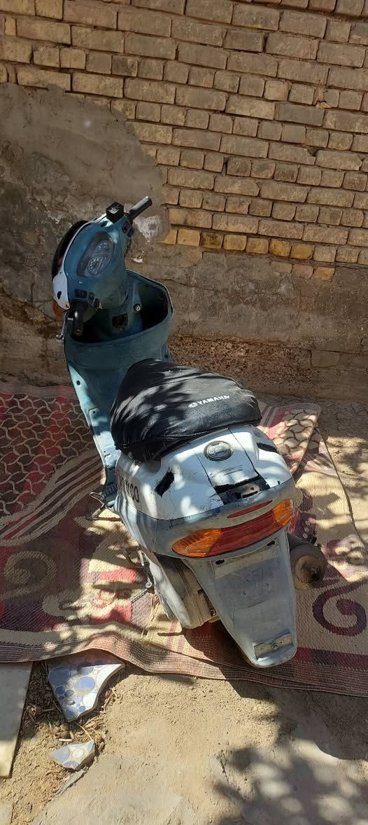 سلام عليكم دراجه للبيع محرك يدخن وسلف عوزه بس راجز باتري جديد كهربائيات شغاله سعر ١٧٥ وبيه مجال *********** مكان بالميلاد
