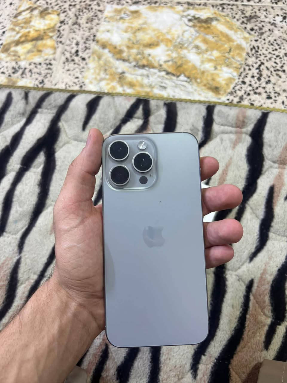 ١٥ برو ماكس ماستر ملحقات كامله ٢٥٦ بطاريه ٨٤ نضيف جداً كله مكفول آخر جديد مكاني بغداد بياع *********** 
سعره ٩٢٠ الف بي مجال قليل
