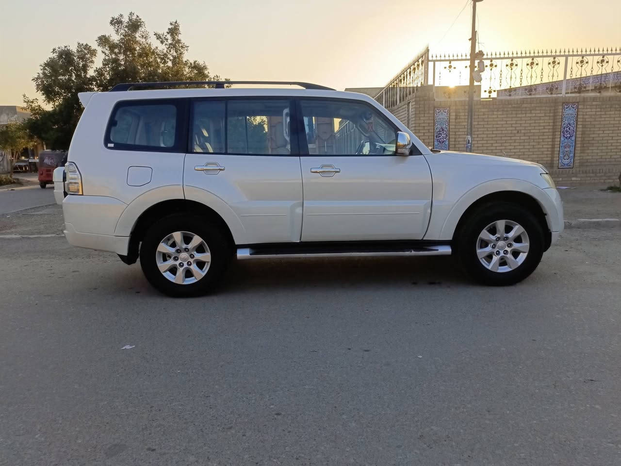 سلام عليكم 
باجيرو حنتور  فول مواصفات 1/1 
موديل 2013 صدفيه مكفوله كفاله عامه
من عدا الدعاميه الاماميه بيها صبغ فقط 
تخم تاير صدر خلفي امامي جديد ومكينه حجمها 3 ونص مامفتوحه ورقم اجنبي وسنويه جديده وباسمي 
عنوان بغداد 
السعر 165 وبيها مجال حك الجيه 
لاستفسار ***********
