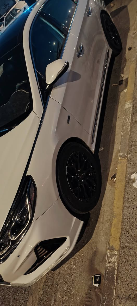 سلام عليكم سوناته للبيع موديل 2019 وارد امريكي سياره هايبرد فول مواصفات 
حره نكليزي ذي قار 
بنو راما 
كشن جلد تدفئه تبريد بل كشن 
تبريد خلفي امامي 
حساسات دواخل 
بردات بلاد 
شاشه كامره بلاد
تبديل جاملغ وصبغ بنيد وجاملع 
ضربه خفيفه حدا 
ماشيه 55
مرايات قلاب 
هواي بيه مراصفات كلش 
سياره جديده حيل 
مكاني ذي قار المركز 
سعر 130 وبيه مجال 
تصال ***********
