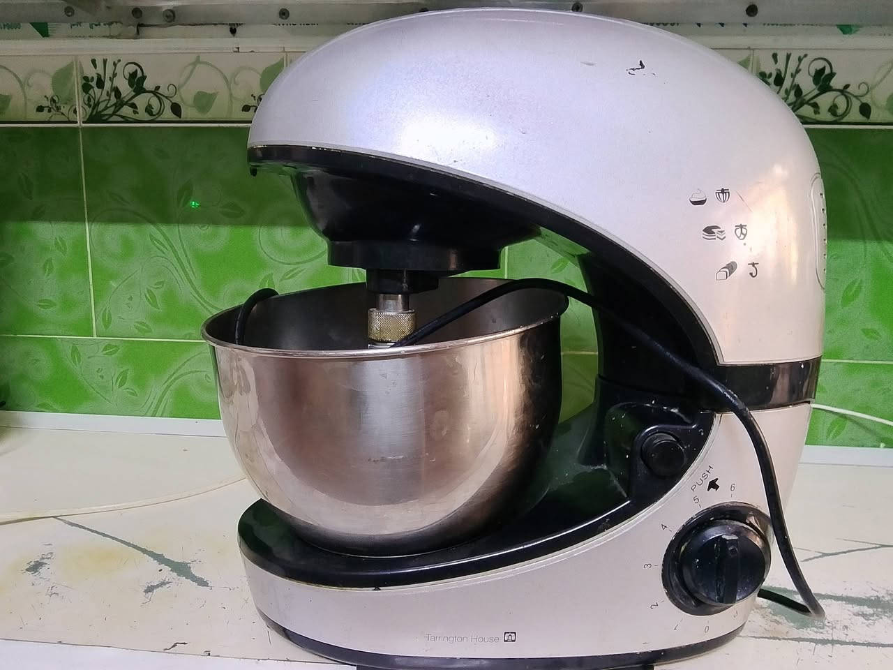 السلام عليكم عجانه لبيع مره وحده مستعمله والسعر 50 والعنوان بغداد الشعله شارع الامين ام نجم يم اسواق المختار والرقم ***********
