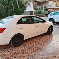 سيارة فورتي 2013 بيضاء  حادث چاملق قبق البانزين  محرك 2000 دوش  صبغها ...