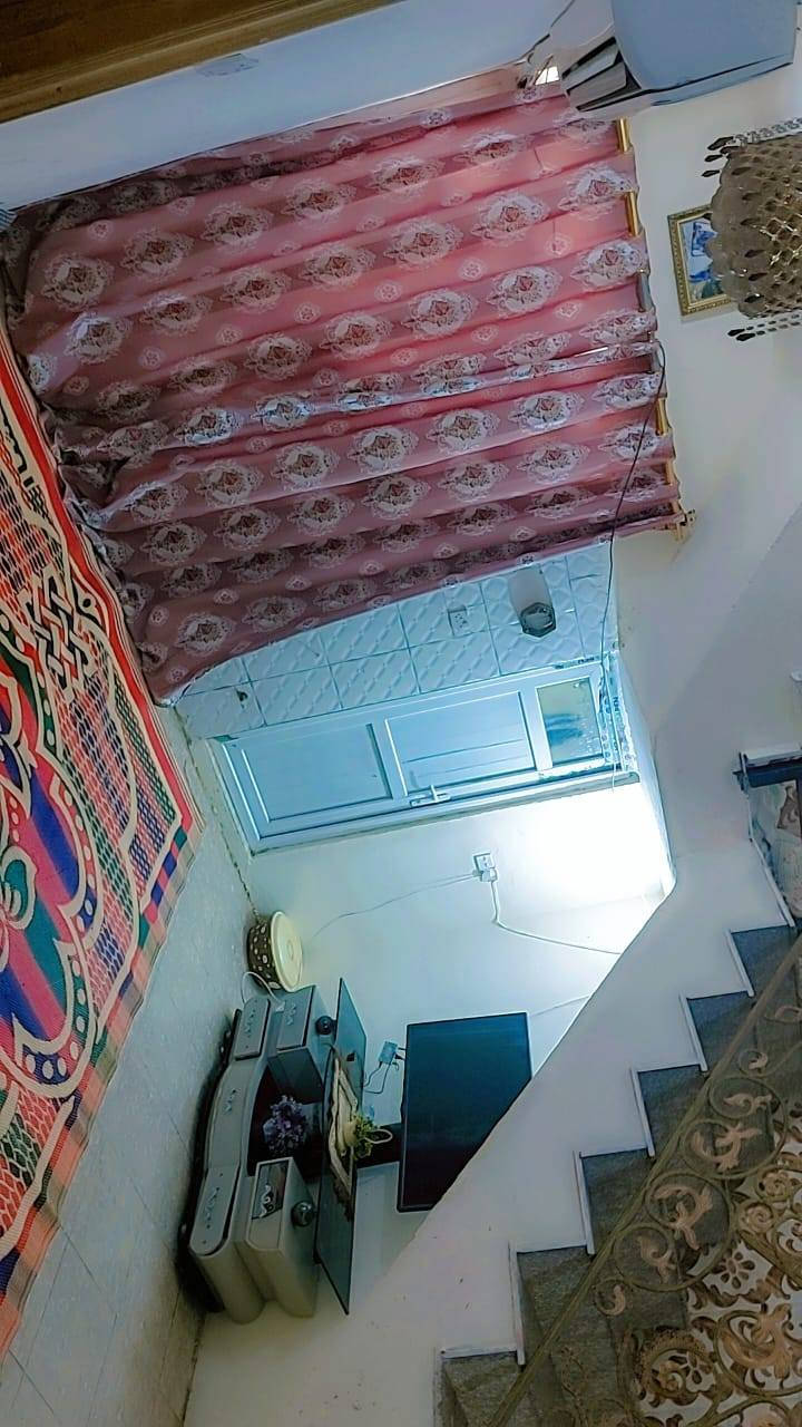 يوجد بيت للبيع خلف مطعم الموسوي مساحته 150متر طابقين والاثاث ايضا للبيع للاستفسار ***********
