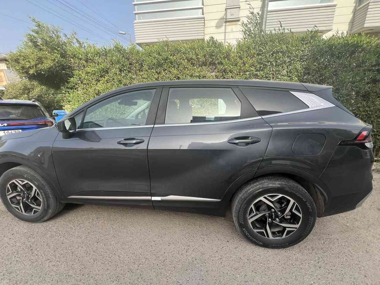 السلام عليكم كيا سبورتج موديل ٢٠٢٣ رقم سليمانيه ماشيه ٢٢ مواصفات المعروفه البنيد بيها صبغ وبارد بكصه القماره واجه بيها كلير جاملغ خلفي وباب خلفي  السياره كلش جديده رايدها ب ١٩٥ وبيها مجال بسيط مكاني اليرموك رقمي *********** فقط بيع بدون مراوس
