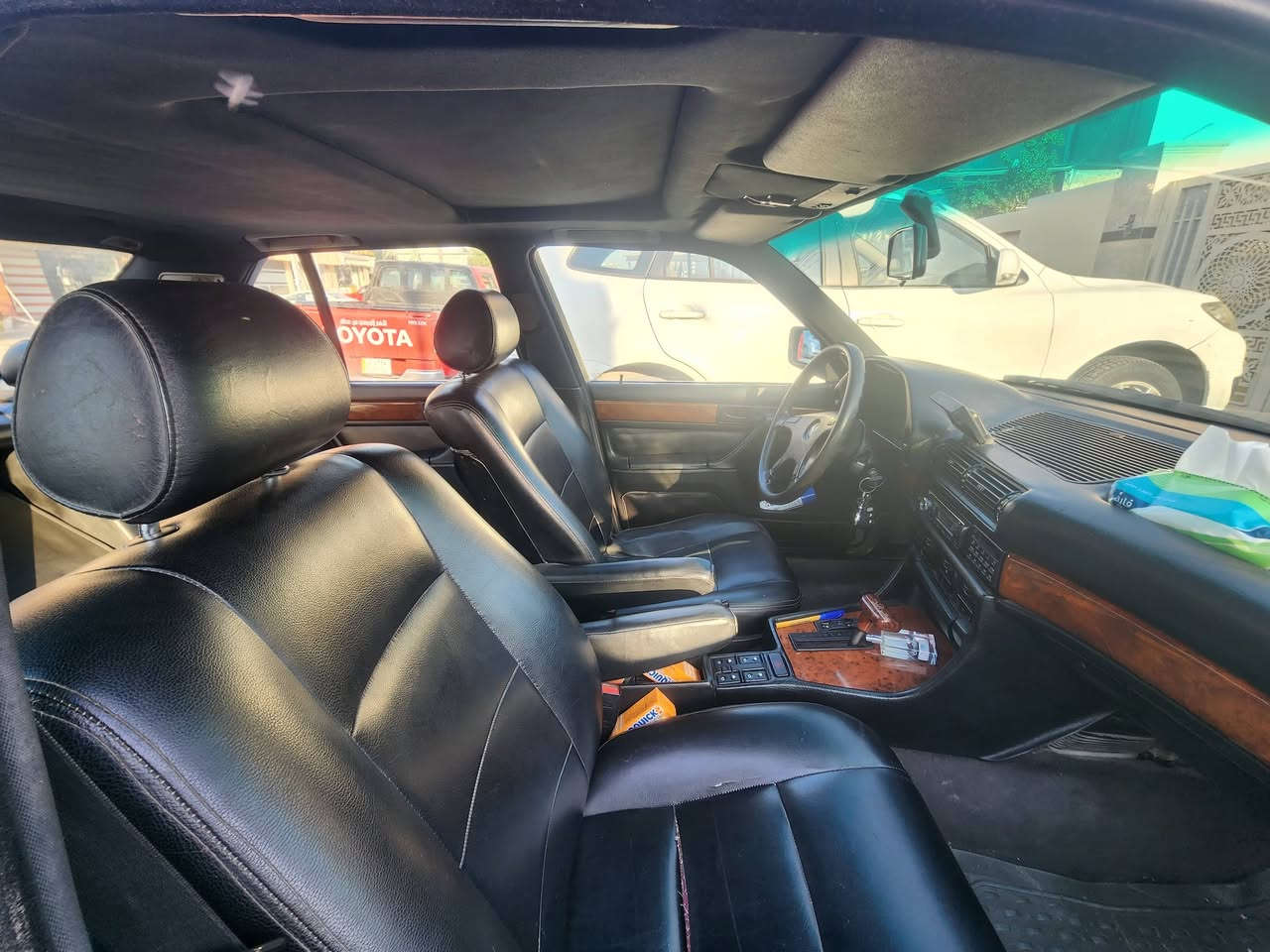 السلام عليكم للبيع ......
735i. موديل ٩١ 
السياره نظيفه مثل ما موضح بالصور 
نظافه الكشر ٨٠%
نظافه داخل ٩٠% 
الكير والمكينه وتبريد مكفولات 
صدر خلفي امامي نظافه ٩٩%
كهربائيات شغاله كلها بدون نقص 
كشنات جلد كهرباء 
سلايد طكتين 
جام كهربائي مرايات جانبيه كهربائي 
السيارة جاهزه كامله ترايك وين ميعجبك 
رقم نكليزي وسنويه جدد لل٢٠٣٠

سيارة ب اسمي تحويل مباشر 
مكان السيارة بغداد / السيدية 
السعر ٥٨ وبيها مجال 
***********
