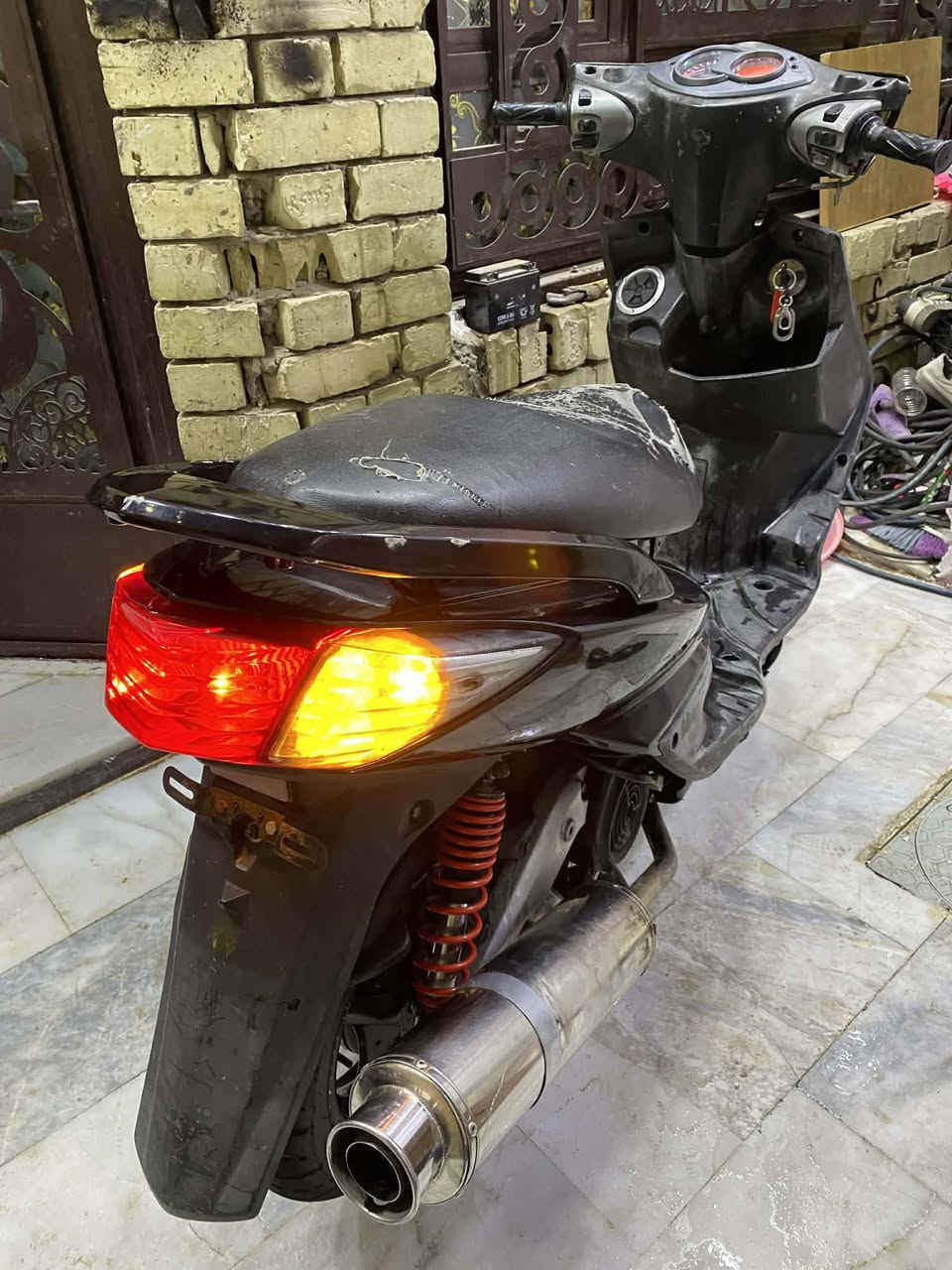 السلام عليكم صالنصه رياضي ترهم سكنز عام بدون حساس  وكابريتر ثعلب بلاديه  وتاير امامي مال سكنز كامل هوا ول تاير جديد للبيع


**إذا كنت صاحب هذا الإعلان وتريد حذفه لأي سبب، رجاءا أرسل رسالة إلى الدعم الفني**