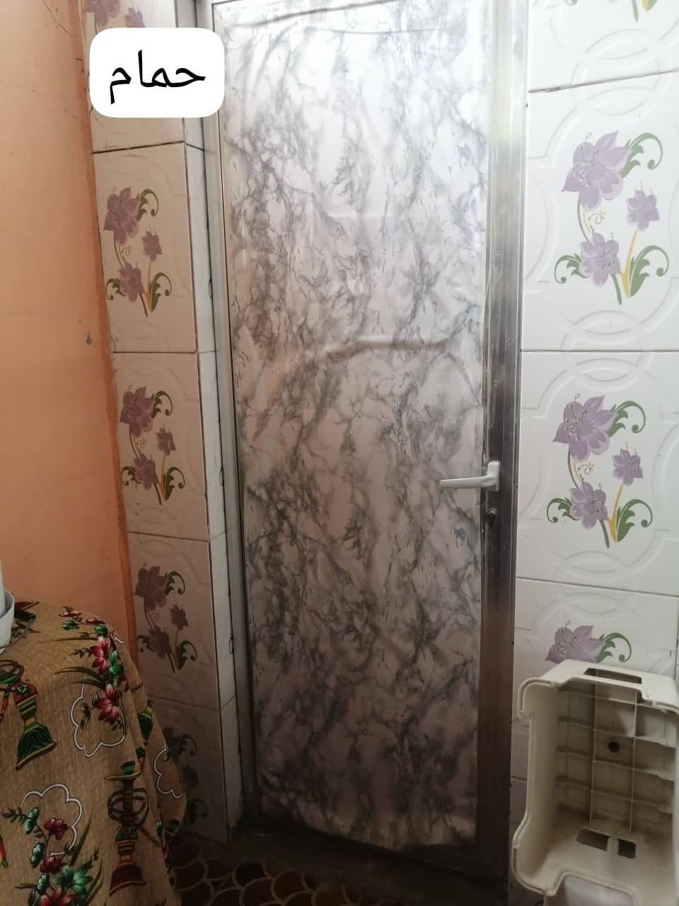 سلام عليكم يتوفر بيت للبيع بحي العسكري قرب افران مهدي المساحه 120متر يتكون من صاله واستقبال وغرف 2وصحيات خارجيه ومناور داخليه الاستفسار 
 ***********
