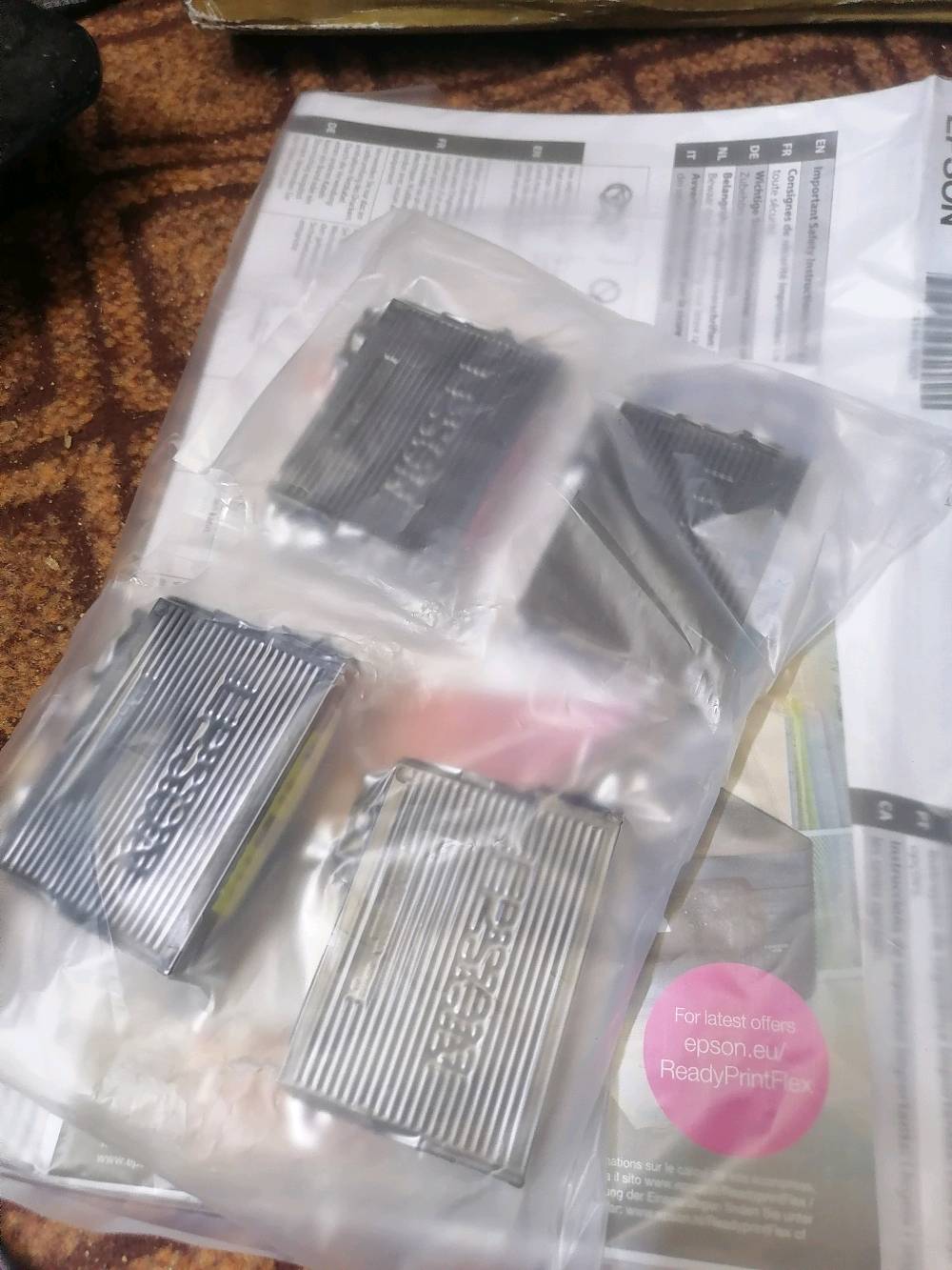 طابعة ابسونxp 2200 ملونـة جديدة امزون بريطاني UK
و كاترج الحبر اربع الوان موديل الكاترج 604XL 🖨✒ epson xp 2200️
اللون الاسود 500 ورقة 🧾
الالوان 350 ورقة 📝
165 واصل لباب بيتك 📢