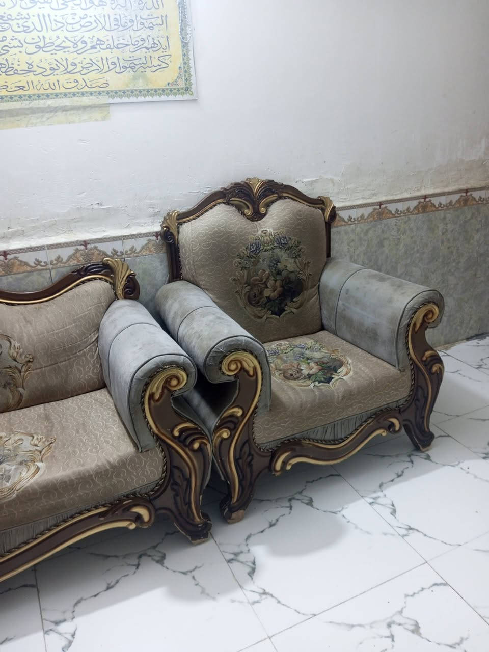 تخم عشر مقاعد خمس قطع بي بس يده وحده بيه ضرر سعره 200 مكاني الديوانيه شارع الوكفه *********** بي واتساب
