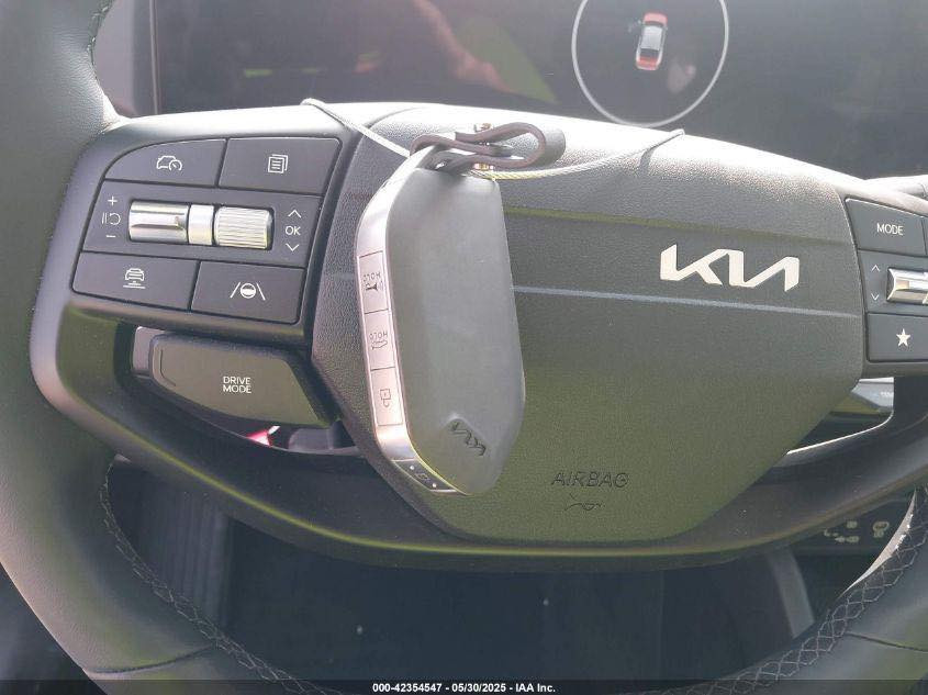 السلام عليكم
k4 موديل 2025 دخول جديد بدون رقم فحص موقت وارد امريكي ماشية 5000مايل يعني زيرو تتحول باسم المشتري الحادث بنيد مصلح ومصبوغ نفسه وتبديل قبغ الصندوق اصلي غير لون ومصبوغ بدون ايرباك بدون دواخل مع بارد بالحاملوغ الخلفي على كد شبر السيارة نوع EX فول ما عدا الفتحةالسيارة نظيفة جدا وتصليح درجة اولى 
العنوان بغداد الاعلام *********** زيد 
السعر ١٦٠$ وبيها مجال
