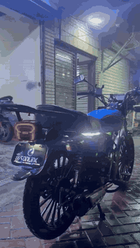 السلام عليكم
دراجه ايراني سونلينك للبيع  

٥ كير  محرك اسود ٢٠٠ cc 

ماشيه 13 الف فقط 

مصارلها هواي من طالعه من المعرض موديل 2024 

اوراقها معرض+ منيفيس فقط 

مكاني الاعظمية 
 سعرها 875 وبيهة مجال حك الجيه 

تواصل فقط واتساب ***********
