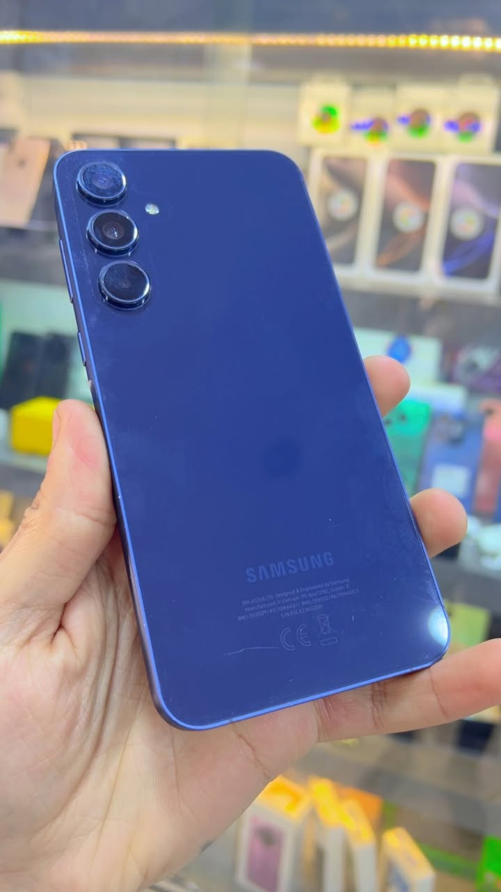 السلام عليكم سامسونك A55 فايف جي ذاكره 256 عشوائيه 8 الجهاز ضمان عين الفهد فقط جهاز السعر 285 الف مال بيع بدون عمله تجي تاخذه من المحل وبخدمتك ***********
مكاني بغداد المشتل شارع الجامع او المطبك
